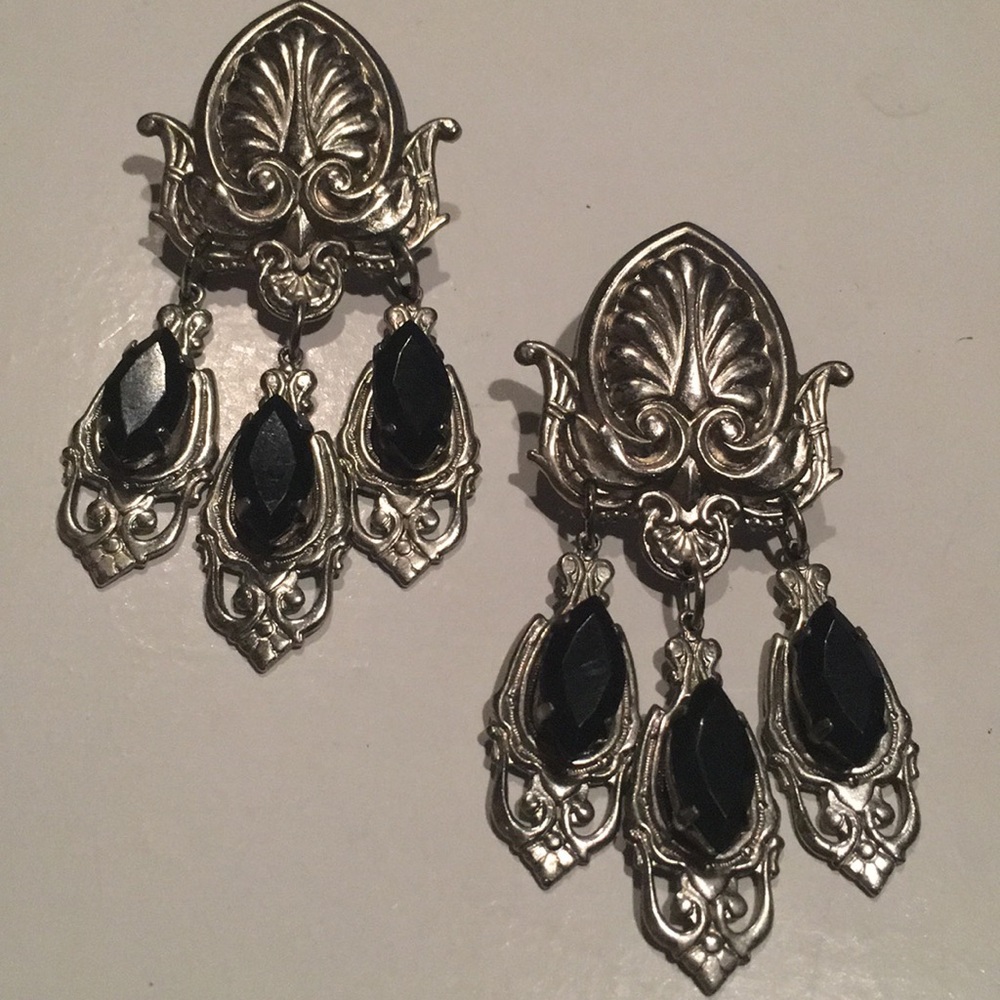 🎈SALE🎈🧜🏻‍♀️“ BLACK STONES “ EARRINGS🧜🏻‍♀️